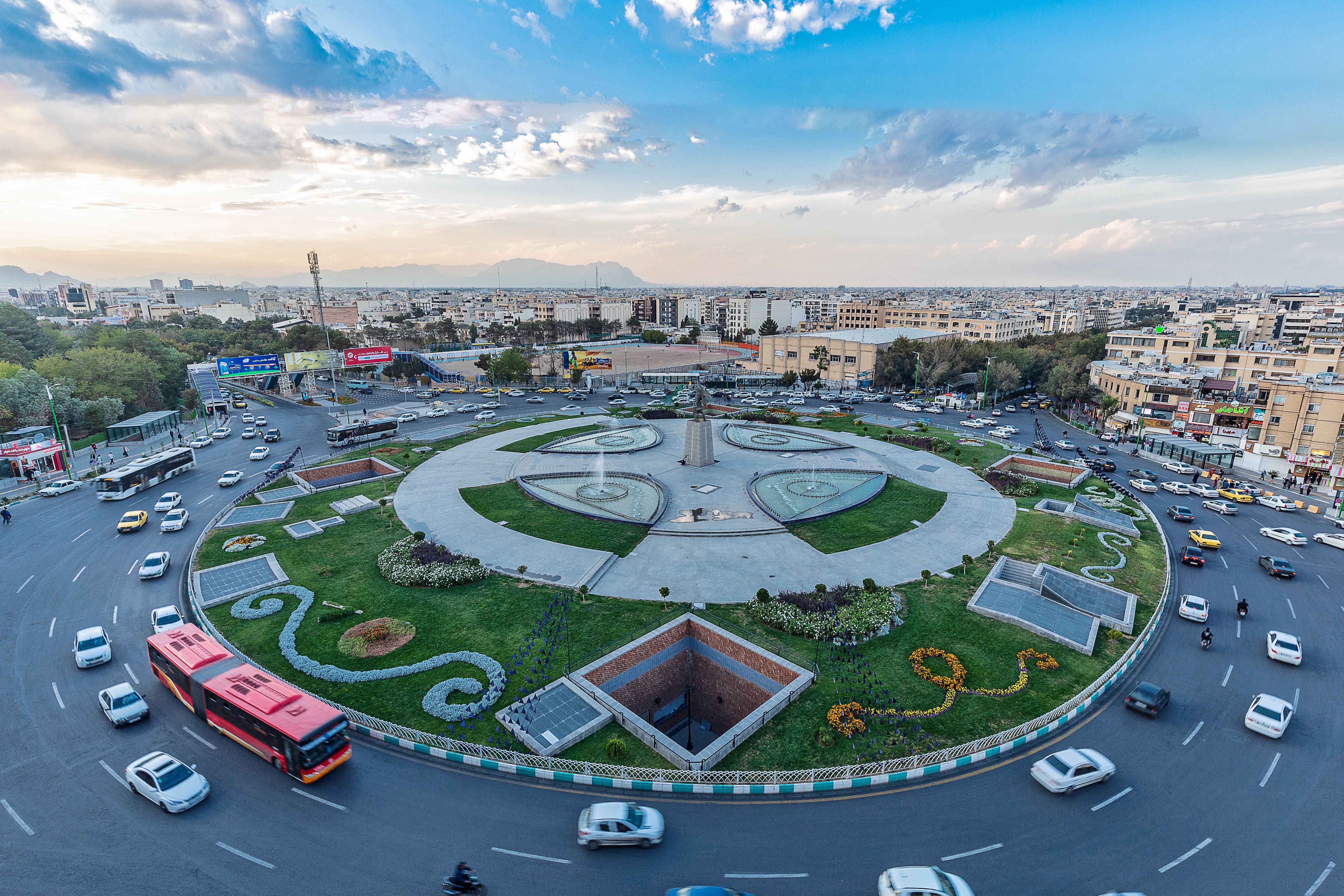 Azadi_Square_overview_in_Esfahan-Iran.jpg